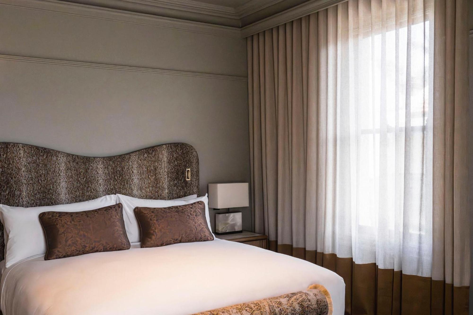 Corner Suite